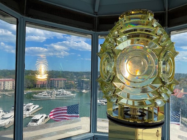 HARBOUR TOWN LIGHTHOUSE ADDS NEW HISTORICAL CHAPTER WITH INSTALLATION OF FRESNEL  LENS - The Golf Wire
