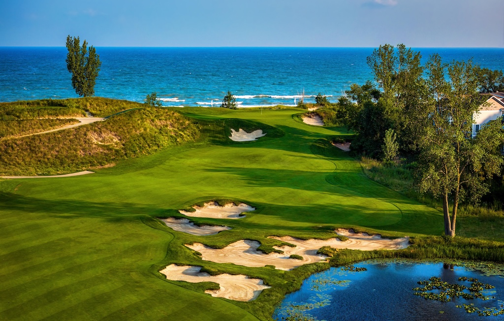 A photo of the dramatic No. 7 hole at Harbor Shores Resort