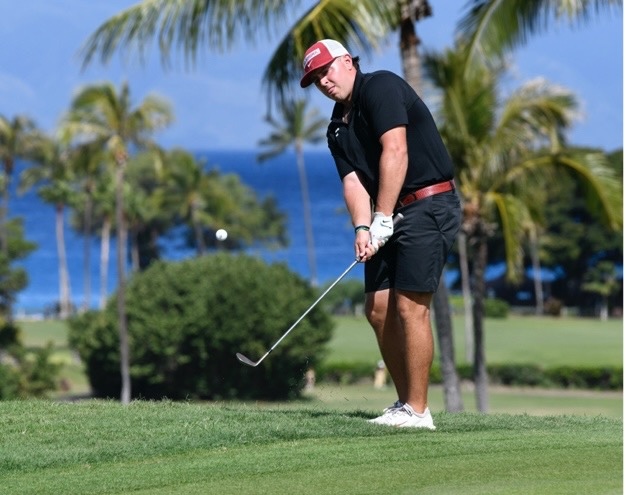 Oklahoma’s Jase Summy closely eyes his chip shot on Royal Kā‘anapali.