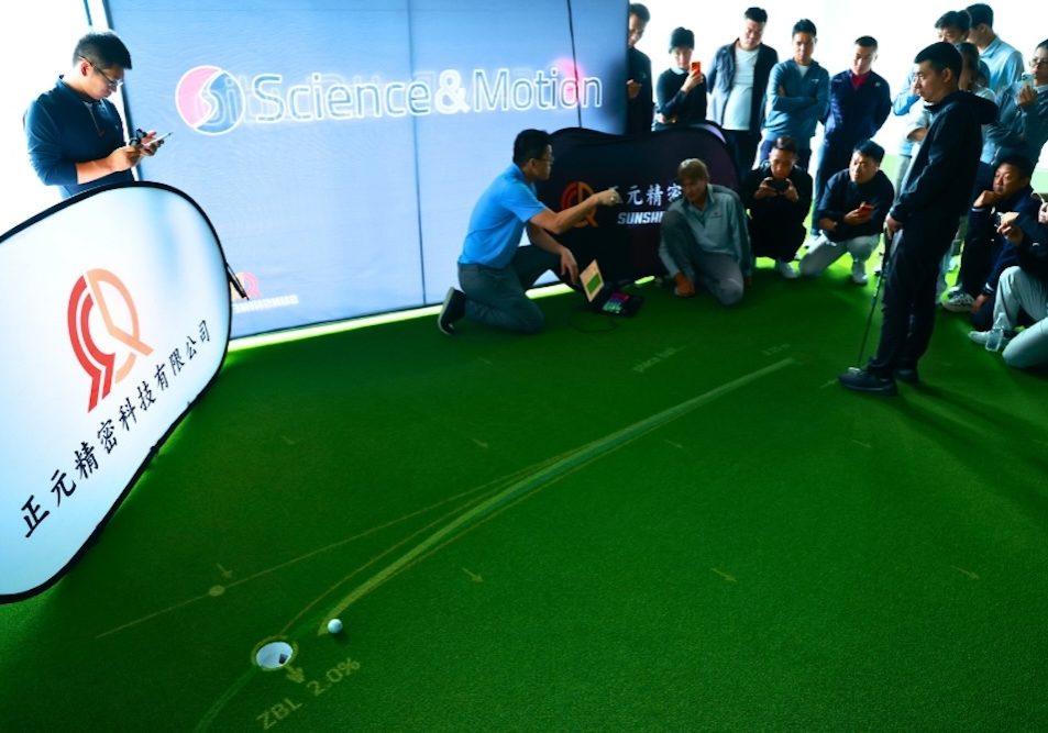 sam-certifications-and-workshops-in-beijing-break-putt-training-with-sam-projection